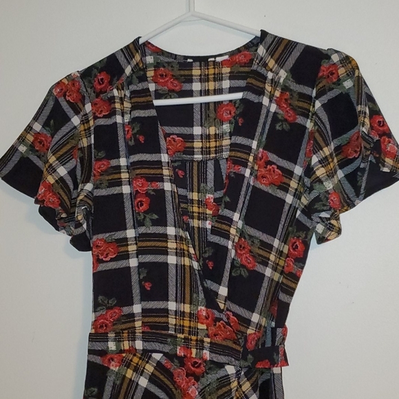 Floral Wrap Dress - Picture 4 of 7